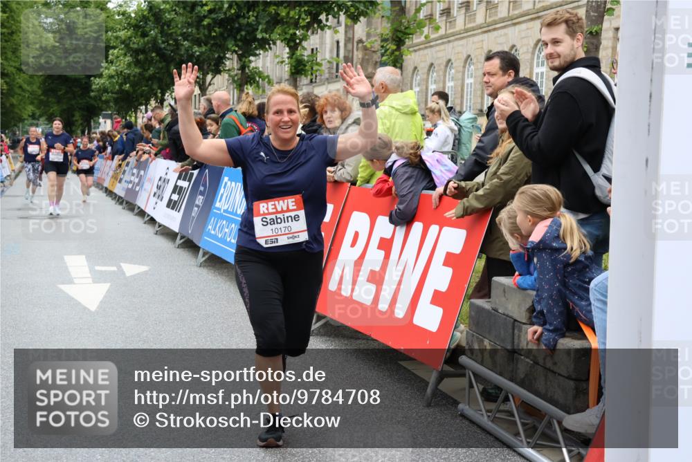 14.06.2026 - REWE Women's Run Strokosch-Dieckow http://msf.ph/oto/9784708 14.06.2026 10:03:05 Ziel 10170, 10631, 10753 meine-sportfotos.de