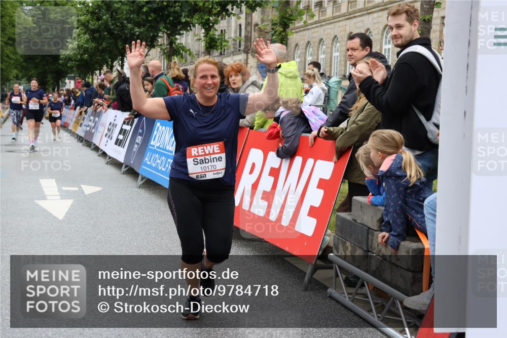 14.06.2026 - REWE Women's Run Strokosch-Dieckow http://msf.ph/oto/9784718 14.06.2026 10:03:05 Ziel 10170, 10631, 10753 meine-sportfotos.de