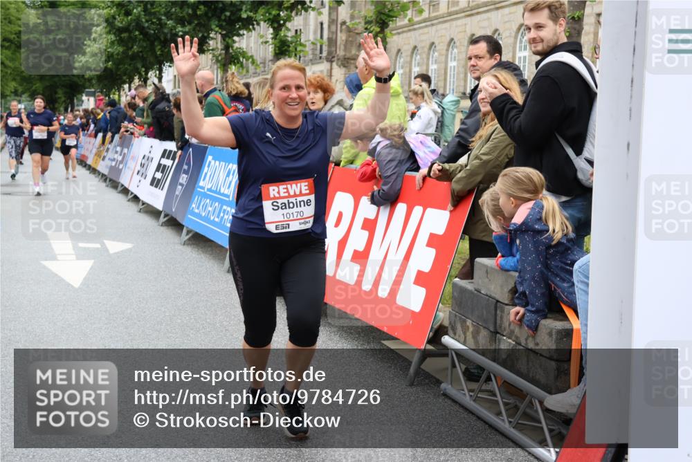 14.06.2026 - REWE Women's Run Strokosch-Dieckow http://msf.ph/oto/9784726 14.06.2026 10:03:05 Ziel 10170, 10631, 10753 meine-sportfotos.de