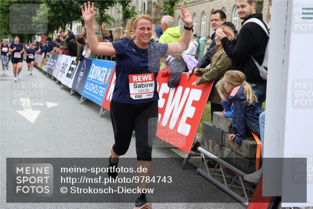 14.06.2026 - REWE Women's Run Strokosch-Dieckow http://msf.ph/oto/9784743 14.06.2026 10:03:05 Ziel 10170, 10631, 10753 meine-sportfotos.de