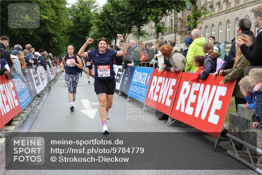 14.06.2026 - REWE Women's Run Strokosch-Dieckow http://msf.ph/oto/9784779 14.06.2026 10:03:09 Ziel 10170, 10224, 10631, 10753, 11350, 11523 meine-sportfotos.de
