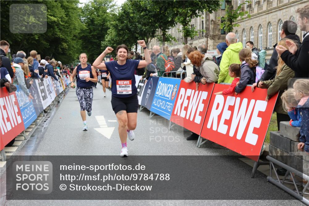 14.06.2026 - REWE Women's Run Strokosch-Dieckow http://msf.ph/oto/9784788 14.06.2026 10:03:09 Ziel 10170, 10224, 10631, 10753, 11350, 11523 meine-sportfotos.de