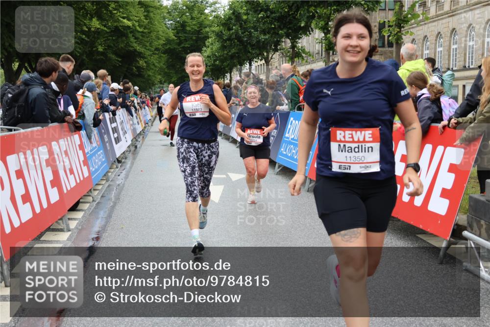 14.06.2026 - REWE Women's Run Strokosch-Dieckow http://msf.ph/oto/9784815 14.06.2026 10:03:11 Ziel 10029, 10170, 10224, 10510, 11350, 11523 meine-sportfotos.de