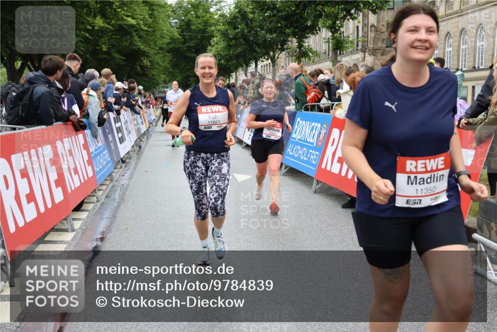 14.06.2026 - REWE Women's Run Strokosch-Dieckow http://msf.ph/oto/9784839 14.06.2026 10:03:11 Ziel 10029, 10170, 10224, 10510, 11350, 11523 meine-sportfotos.de