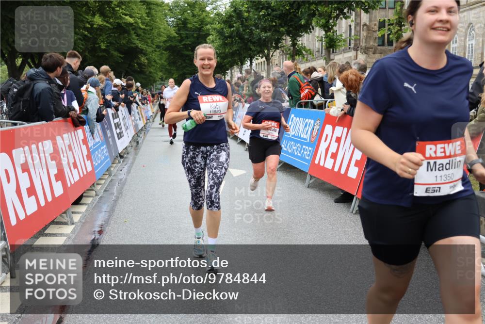 14.06.2026 - REWE Women's Run Strokosch-Dieckow http://msf.ph/oto/9784844 14.06.2026 10:03:11 Ziel 10029, 10170, 10224, 10510, 11350, 11523 meine-sportfotos.de