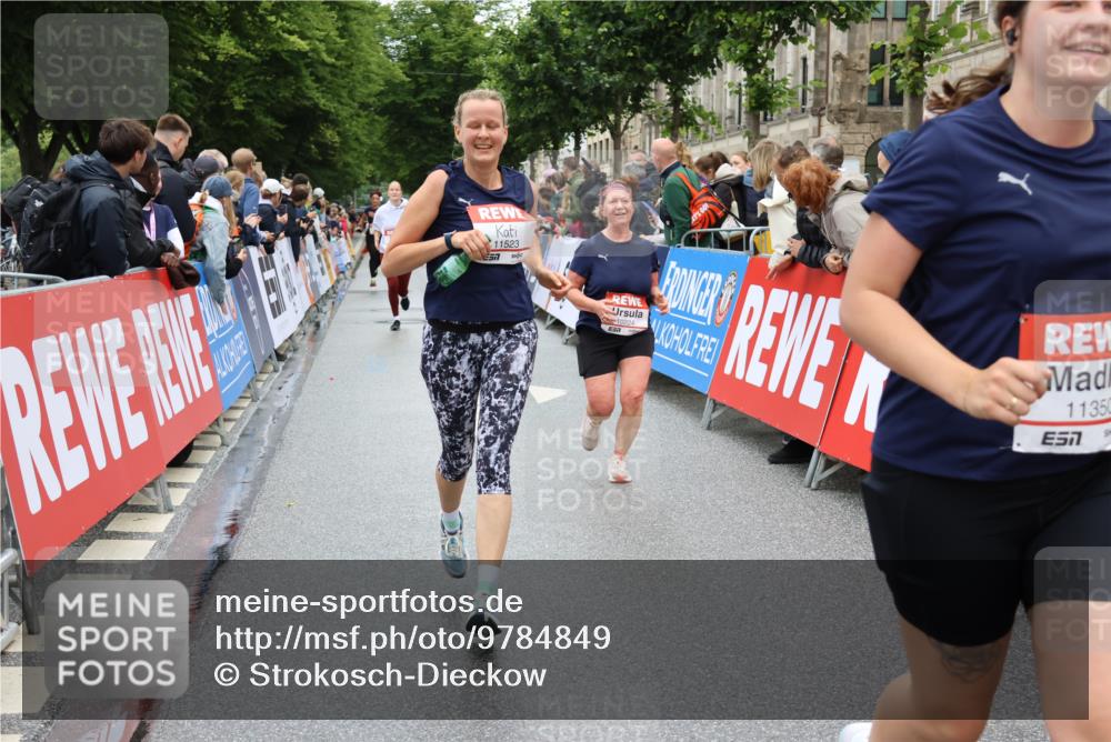14.06.2026 - REWE Women's Run Strokosch-Dieckow http://msf.ph/oto/9784849 14.06.2026 10:03:11 Ziel 10029, 10170, 10224, 10510, 11350, 11523 meine-sportfotos.de