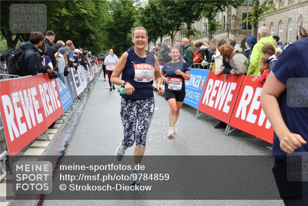 14.06.2026 - REWE Women's Run Strokosch-Dieckow http://msf.ph/oto/9784859 14.06.2026 10:03:11 Ziel 10029, 10170, 10224, 10510, 11350, 11523 meine-sportfotos.de