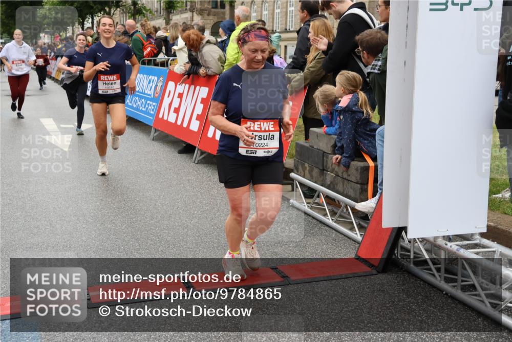14.06.2026 - REWE Women's Run Strokosch-Dieckow http://msf.ph/oto/9784865 14.06.2026 10:03:13 Ziel 10029, 10170, 10224, 10510, 11208, 11350, 11444, 11523 meine-sportfotos.de
