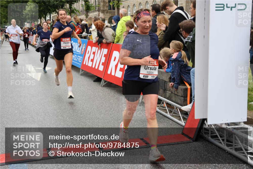 14.06.2026 - REWE Women's Run Strokosch-Dieckow http://msf.ph/oto/9784875 14.06.2026 10:03:13 Ziel 10029, 10170, 10224, 10510, 11208, 11350, 11444, 11523 meine-sportfotos.de