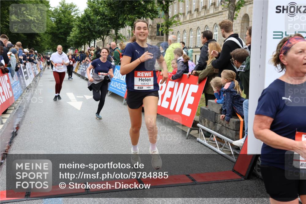 14.06.2026 - REWE Women's Run Strokosch-Dieckow http://msf.ph/oto/9784885 14.06.2026 10:03:14 Ziel 10029, 10224, 10510, 11208, 11350, 11444, 11523 meine-sportfotos.de