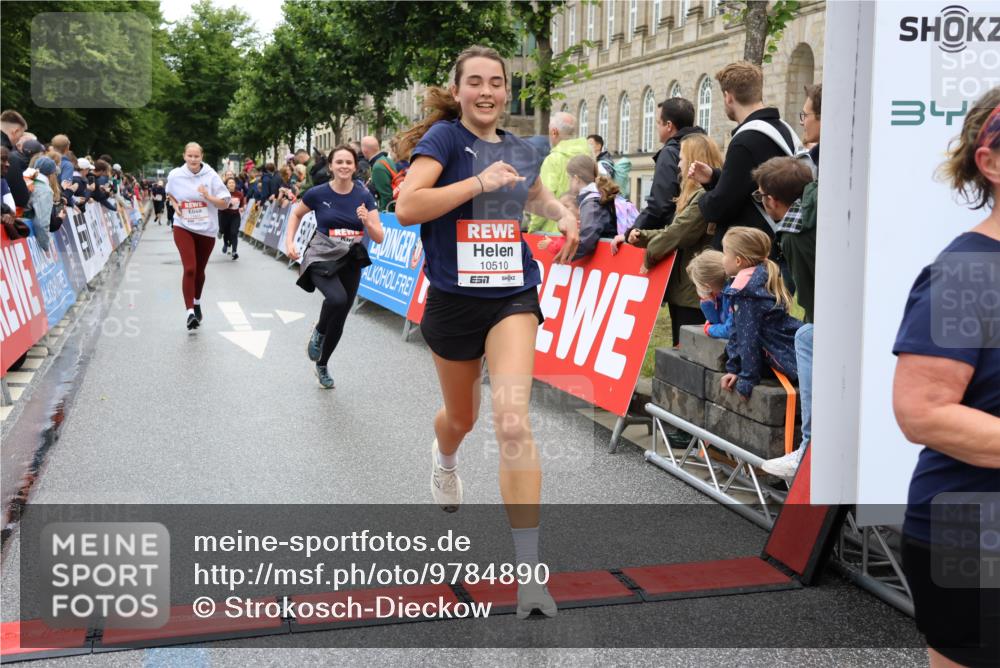 14.06.2026 - REWE Women's Run Strokosch-Dieckow http://msf.ph/oto/9784890 14.06.2026 10:03:14 Ziel 10029, 10224, 10510, 11208, 11350, 11444, 11523 meine-sportfotos.de