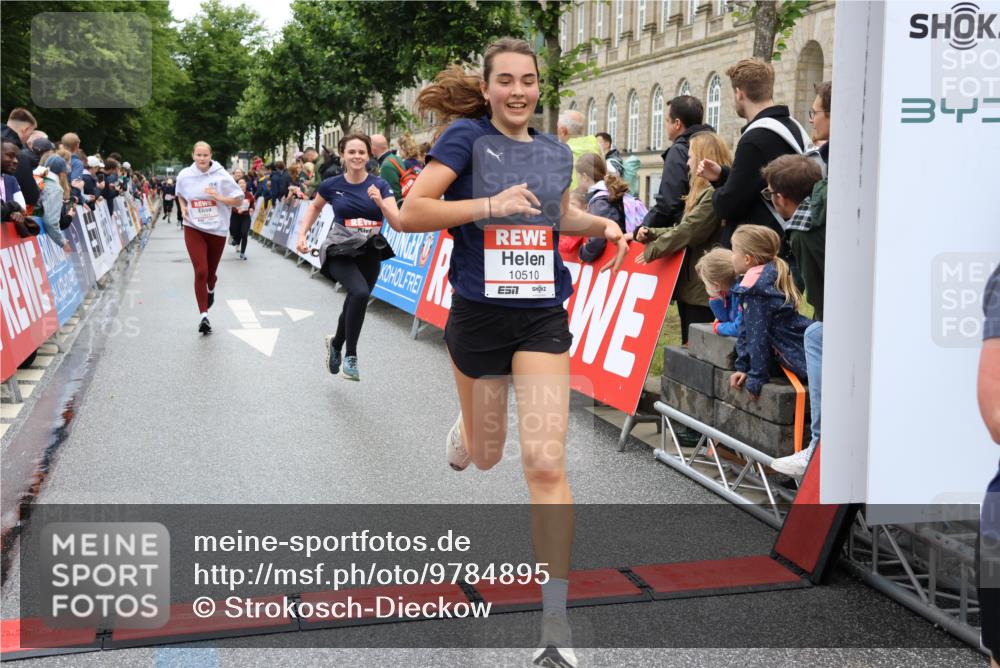 14.06.2026 - REWE Women's Run Strokosch-Dieckow http://msf.ph/oto/9784895 14.06.2026 10:03:14 Ziel 10029, 10224, 10510, 11208, 11350, 11444, 11523 meine-sportfotos.de
