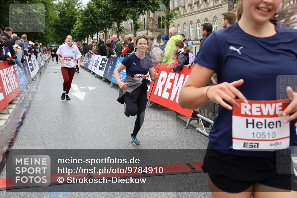 14.06.2026 - REWE Women's Run Strokosch-Dieckow http://msf.ph/oto/9784910 14.06.2026 10:03:14 Ziel 10029, 10224, 10510, 11208, 11350, 11444, 11523 meine-sportfotos.de