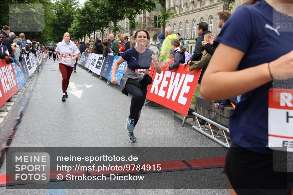 14.06.2026 - REWE Women's Run Strokosch-Dieckow http://msf.ph/oto/9784915 14.06.2026 10:03:14 Ziel 10029, 10224, 10510, 11208, 11350, 11444, 11523 meine-sportfotos.de