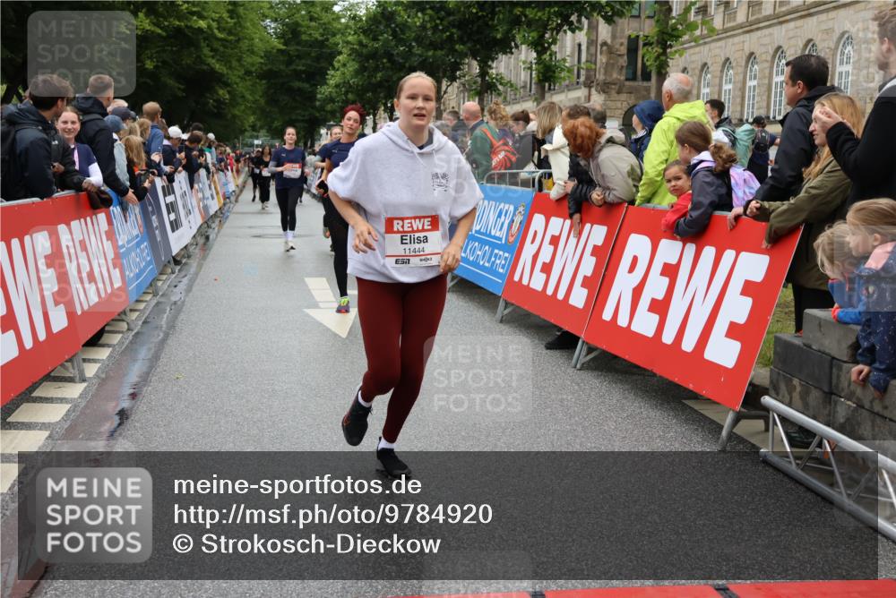 14.06.2026 - REWE Women's Run Strokosch-Dieckow http://msf.ph/oto/9784920 14.06.2026 10:03:16 Ziel 10028, 10029, 10224, 10510, 10670, 10785, 11208, 11350, 11444, 11523 meine-sportfotos.de