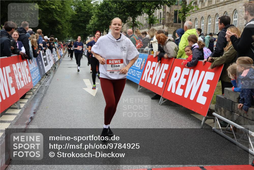 14.06.2026 - REWE Women's Run Strokosch-Dieckow http://msf.ph/oto/9784925 14.06.2026 10:03:16 Ziel 10028, 10029, 10224, 10510, 10670, 10785, 11208, 11350, 11444, 11523 meine-sportfotos.de