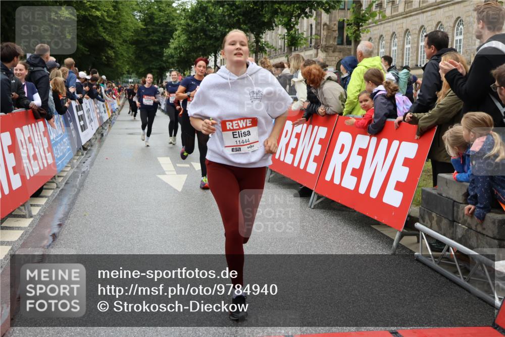 14.06.2026 - REWE Women's Run Strokosch-Dieckow http://msf.ph/oto/9784940 14.06.2026 10:03:16 Ziel 10028, 10029, 10224, 10510, 10670, 10785, 11208, 11350, 11444, 11523 meine-sportfotos.de