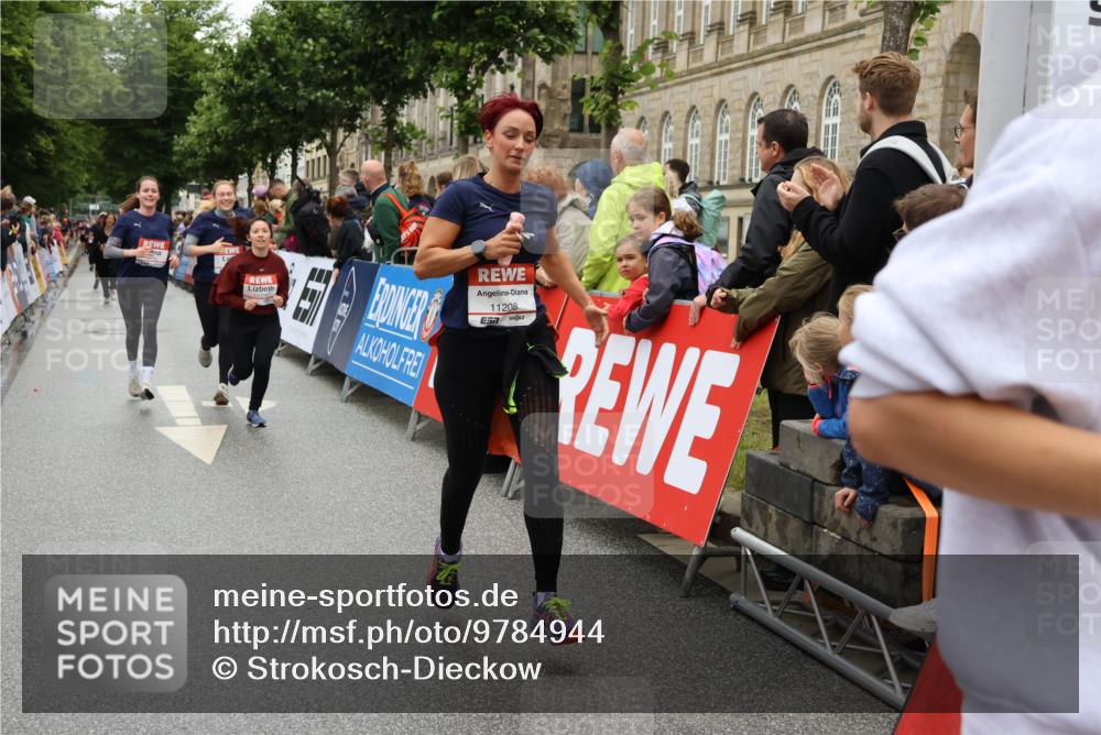14.06.2026 - REWE Women's Run Strokosch-Dieckow http://msf.ph/oto/9784944 14.06.2026 10:03:17 Ziel 10028, 10029, 10224, 10510, 10670, 10785, 11208, 11350, 11444, 11523 meine-sportfotos.de