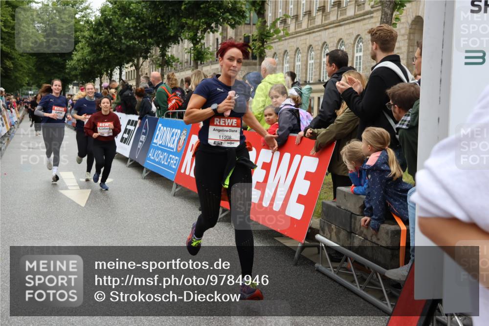 14.06.2026 - REWE Women's Run Strokosch-Dieckow http://msf.ph/oto/9784946 14.06.2026 10:03:17 Ziel 10028, 10029, 10224, 10510, 10670, 10785, 11208, 11350, 11444, 11523 meine-sportfotos.de