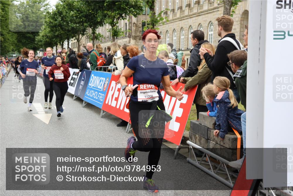 14.06.2026 - REWE Women's Run Strokosch-Dieckow http://msf.ph/oto/9784953 14.06.2026 10:03:17 Ziel 10028, 10029, 10224, 10510, 10670, 10785, 11208, 11350, 11444, 11523 meine-sportfotos.de