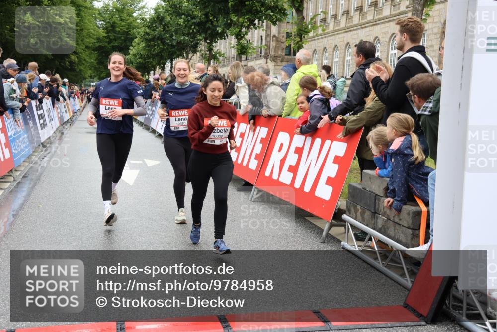 14.06.2026 - REWE Women's Run Strokosch-Dieckow http://msf.ph/oto/9784958 14.06.2026 10:03:19 Ziel 10028, 10029, 10224, 10510, 10670, 10785, 11208, 11444, 11523 meine-sportfotos.de