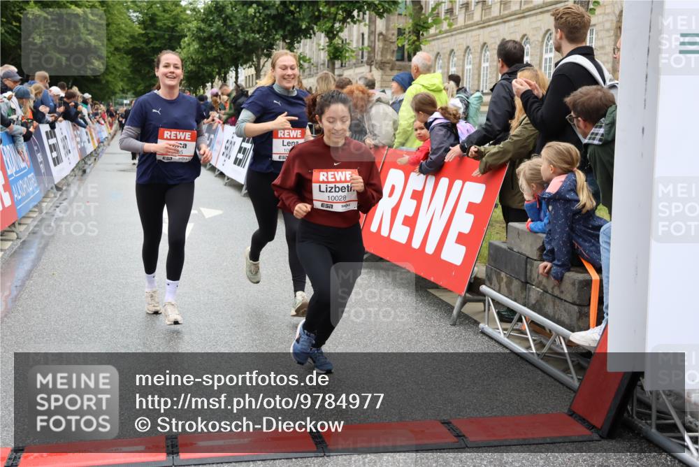 14.06.2026 - REWE Women's Run Strokosch-Dieckow http://msf.ph/oto/9784977 14.06.2026 10:03:19 Ziel 10028, 10029, 10224, 10510, 10670, 10785, 11208, 11444, 11523 meine-sportfotos.de