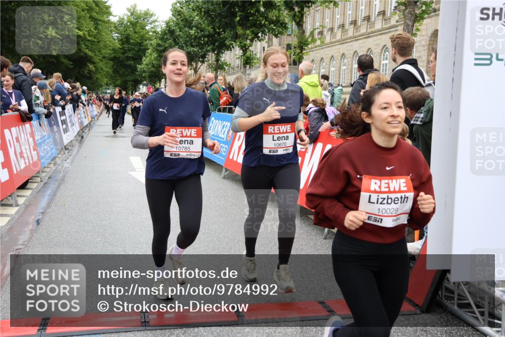 14.06.2026 - REWE Women's Run Strokosch-Dieckow http://msf.ph/oto/9784992 14.06.2026 10:03:20 Ziel 10028, 10029, 10224, 10510, 10670, 10785, 11208, 11444 meine-sportfotos.de