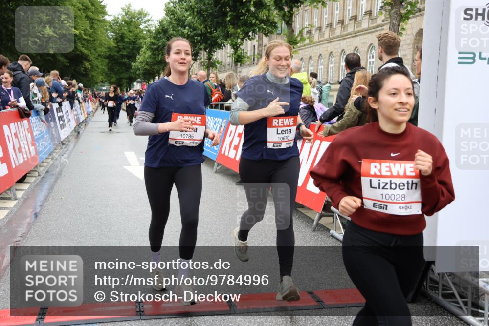 14.06.2026 - REWE Women's Run Strokosch-Dieckow http://msf.ph/oto/9784996 14.06.2026 10:03:20 Ziel 10028, 10029, 10224, 10510, 10670, 10785, 11208, 11444 meine-sportfotos.de