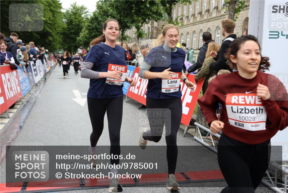 14.06.2026 - REWE Women's Run Strokosch-Dieckow http://msf.ph/oto/9785001 14.06.2026 10:03:20 Ziel 10028, 10029, 10224, 10510, 10670, 10785, 11208, 11444 meine-sportfotos.de