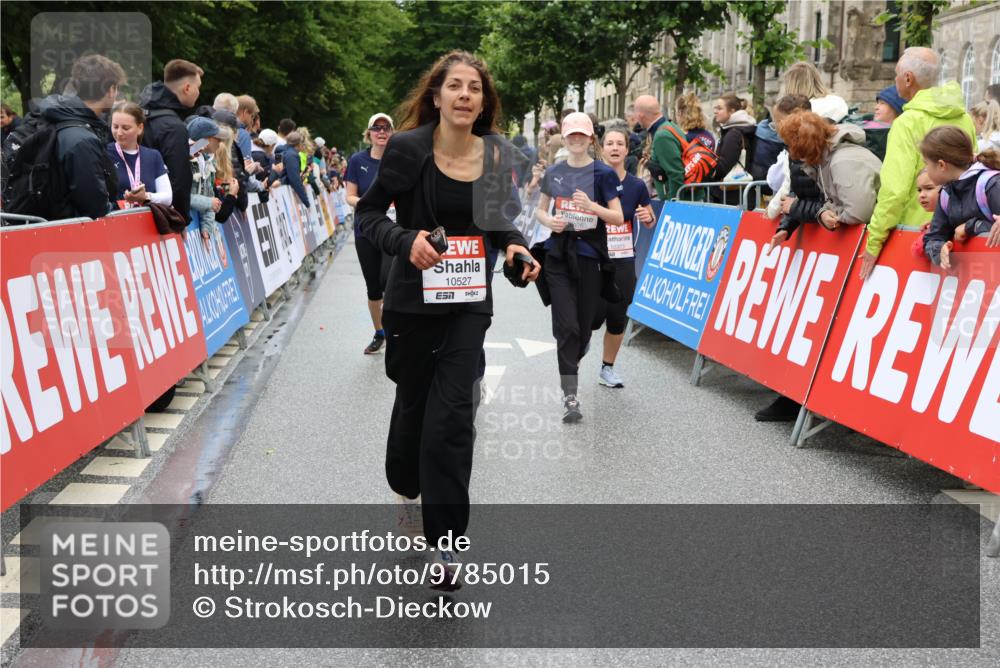 14.06.2026 - REWE Women's Run Strokosch-Dieckow http://msf.ph/oto/9785015 14.06.2026 10:03:26 Ziel 10026, 10028, 10323, 10421, 10527, 10652, 10670, 10785, 11366 meine-sportfotos.de