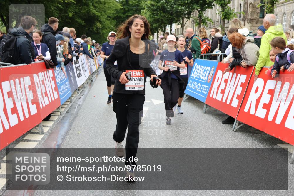 14.06.2026 - REWE Women's Run Strokosch-Dieckow http://msf.ph/oto/9785019 14.06.2026 10:03:26 Ziel 10026, 10028, 10323, 10421, 10527, 10652, 10670, 10785, 11366 meine-sportfotos.de