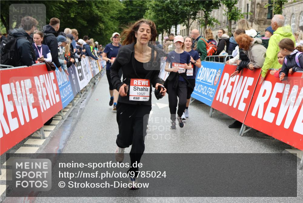 14.06.2026 - REWE Women's Run Strokosch-Dieckow http://msf.ph/oto/9785024 14.06.2026 10:03:26 Ziel 10026, 10028, 10323, 10421, 10527, 10652, 10670, 10785, 11366 meine-sportfotos.de