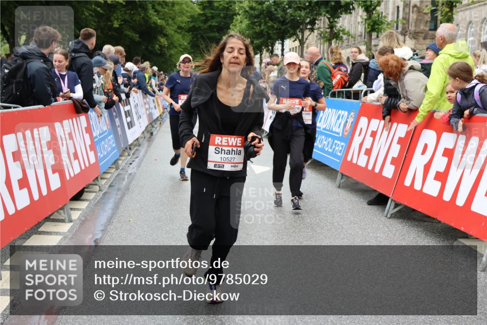 14.06.2026 - REWE Women's Run Strokosch-Dieckow http://msf.ph/oto/9785029 14.06.2026 10:03:26 Ziel 10026, 10028, 10323, 10421, 10527, 10652, 10670, 10785, 11366 meine-sportfotos.de