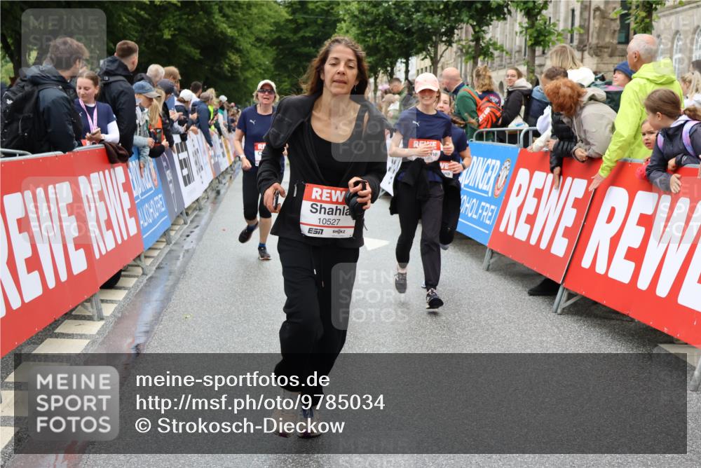 14.06.2026 - REWE Women's Run Strokosch-Dieckow http://msf.ph/oto/9785034 14.06.2026 10:03:26 Ziel 10026, 10028, 10323, 10421, 10527, 10652, 10670, 10785, 11366 meine-sportfotos.de
