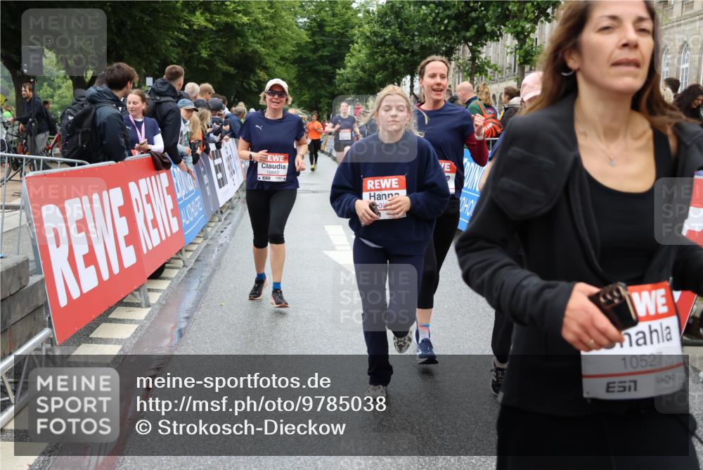 14.06.2026 - REWE Women's Run Strokosch-Dieckow http://msf.ph/oto/9785038 14.06.2026 10:03:27 Ziel 10026, 10028, 10323, 10421, 10527, 10549, 10652, 10670, 10785, 11366 meine-sportfotos.de