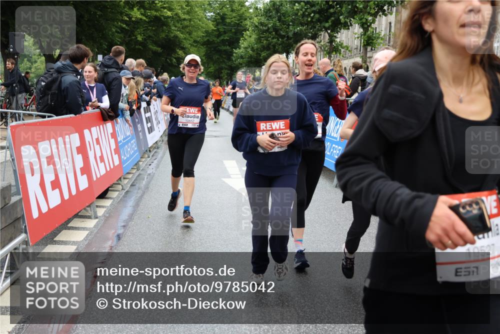 14.06.2026 - REWE Women's Run Strokosch-Dieckow http://msf.ph/oto/9785042 14.06.2026 10:03:28 Ziel 10026, 10323, 10421, 10527, 10549, 10647, 10652, 10670, 10785, 11366 meine-sportfotos.de