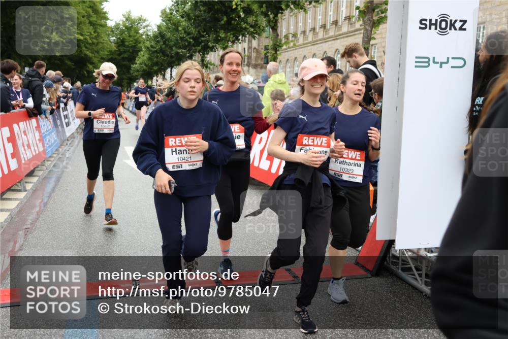 14.06.2026 - REWE Women's Run Strokosch-Dieckow http://msf.ph/oto/9785047 14.06.2026 10:03:28 Ziel 10026, 10323, 10421, 10527, 10549, 10647, 10652, 10670, 10785, 11366 meine-sportfotos.de