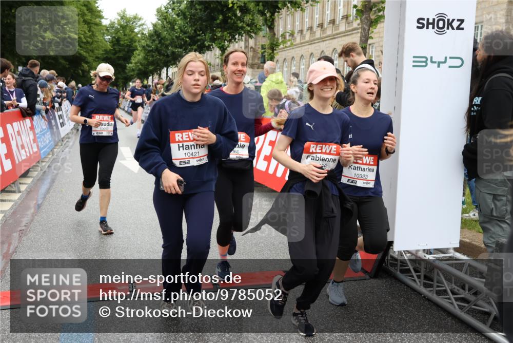 14.06.2026 - REWE Women's Run Strokosch-Dieckow http://msf.ph/oto/9785052 14.06.2026 10:03:28 Ziel 10026, 10323, 10421, 10527, 10549, 10647, 10652, 10670, 10785, 11366 meine-sportfotos.de