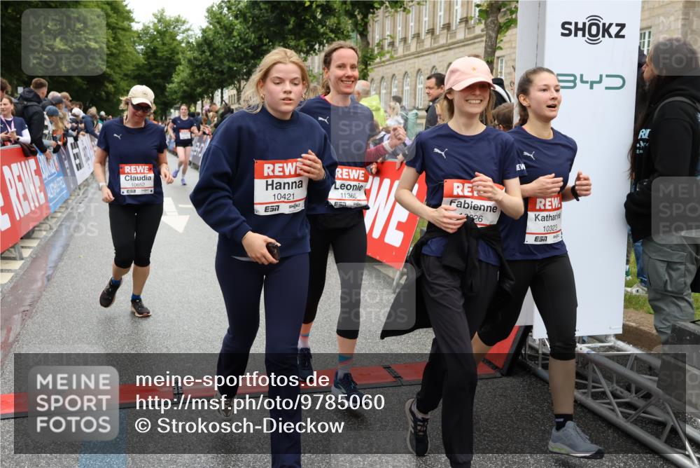 14.06.2026 - REWE Women's Run Strokosch-Dieckow http://msf.ph/oto/9785060 14.06.2026 10:03:28 Ziel 10026, 10323, 10421, 10527, 10549, 10647, 10652, 10670, 10785, 11366 meine-sportfotos.de