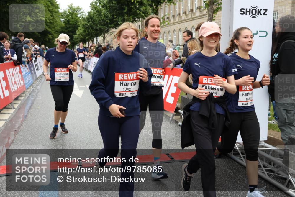 14.06.2026 - REWE Women's Run Strokosch-Dieckow http://msf.ph/oto/9785065 14.06.2026 10:03:29 Ziel 10026, 10323, 10421, 10527, 10549, 10647, 10652, 11366 meine-sportfotos.de
