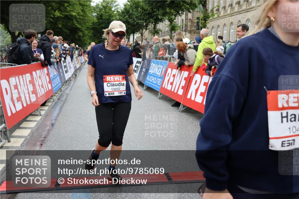 14.06.2026 - REWE Women's Run Strokosch-Dieckow http://msf.ph/oto/9785069 14.06.2026 10:03:29 Ziel 10026, 10323, 10421, 10527, 10549, 10647, 10652, 11366 meine-sportfotos.de