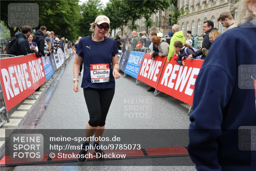 14.06.2026 - REWE Women's Run Strokosch-Dieckow http://msf.ph/oto/9785073 14.06.2026 10:03:29 Ziel 10026, 10323, 10421, 10527, 10549, 10647, 10652, 11366 meine-sportfotos.de
