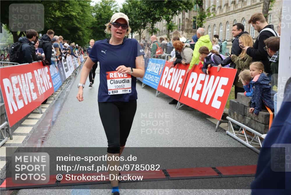 14.06.2026 - REWE Women's Run Strokosch-Dieckow http://msf.ph/oto/9785082 14.06.2026 10:03:29 Ziel 10026, 10323, 10421, 10527, 10549, 10647, 10652, 11366 meine-sportfotos.de