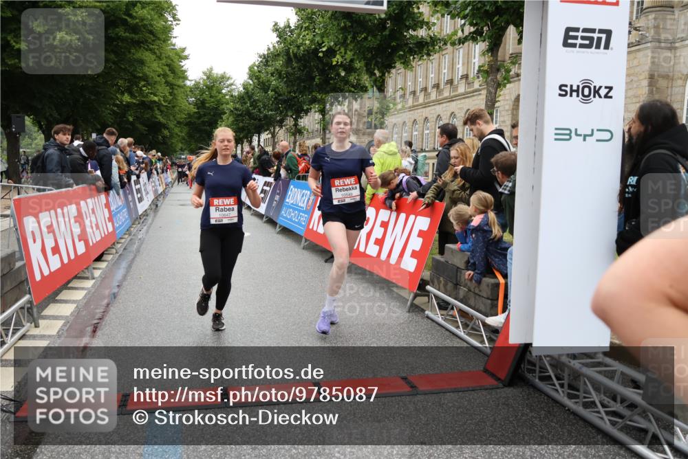 14.06.2026 - REWE Women's Run Strokosch-Dieckow http://msf.ph/oto/9785087 14.06.2026 10:03:31 Ziel 10026, 10323, 10421, 10527, 10549, 10647, 10652, 11366 meine-sportfotos.de