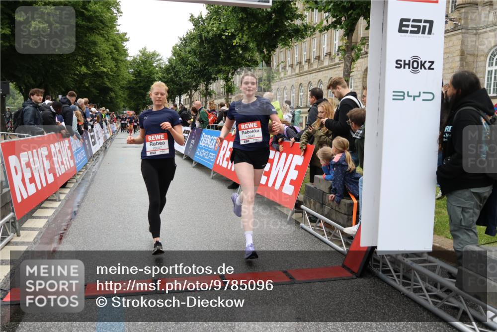 14.06.2026 - REWE Women's Run Strokosch-Dieckow http://msf.ph/oto/9785096 14.06.2026 10:03:32 Ziel 10026, 10032, 10323, 10421, 10527, 10549, 10647, 10652, 11366 meine-sportfotos.de
