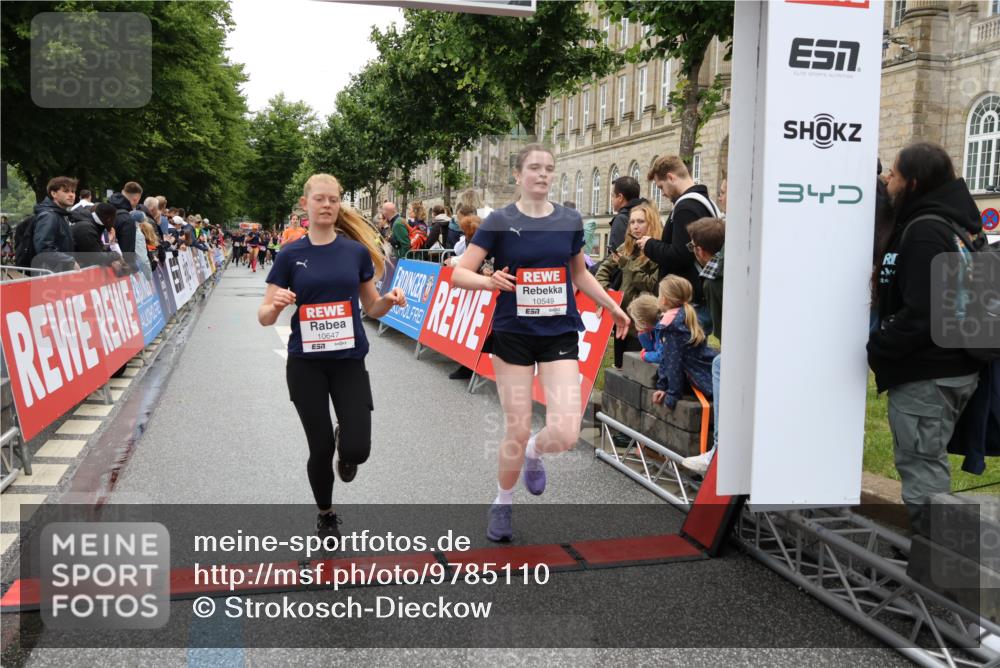 14.06.2026 - REWE Women's Run Strokosch-Dieckow http://msf.ph/oto/9785110 14.06.2026 10:03:32 Ziel 10026, 10032, 10323, 10421, 10527, 10549, 10647, 10652, 11366 meine-sportfotos.de