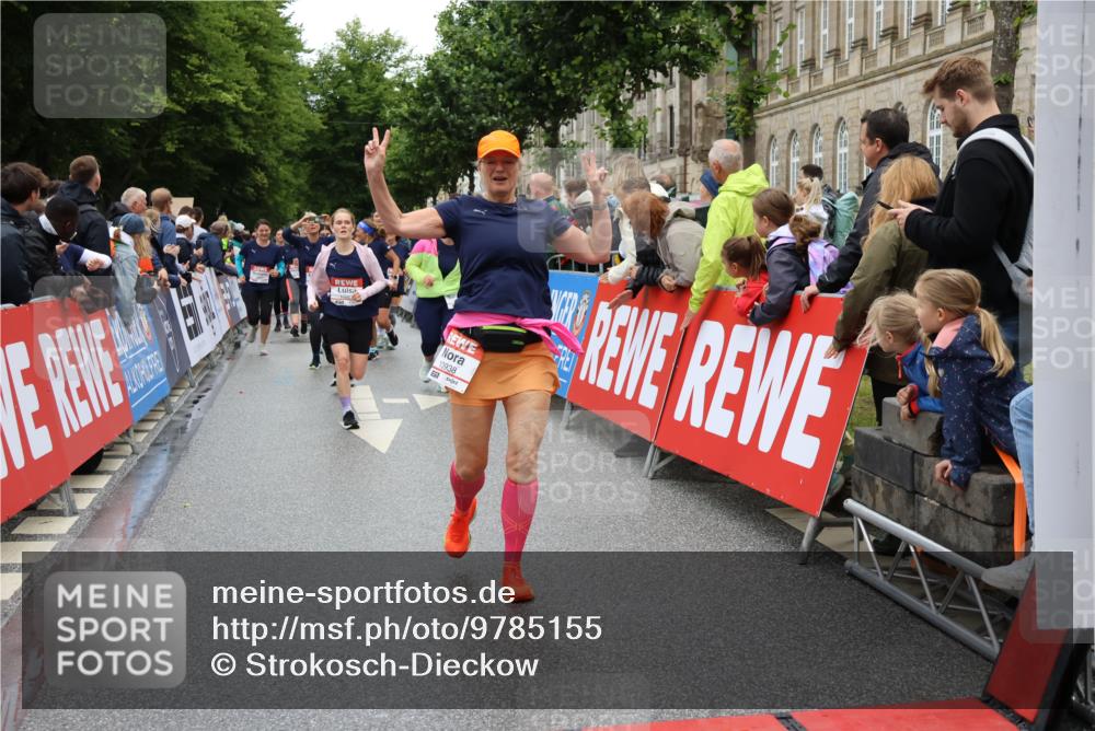 14.06.2026 - REWE Women's Run Strokosch-Dieckow http://msf.ph/oto/9785155 14.06.2026 10:03:41 Ziel 10032, 10483, 10938, 10953, 10983, 11158 meine-sportfotos.de