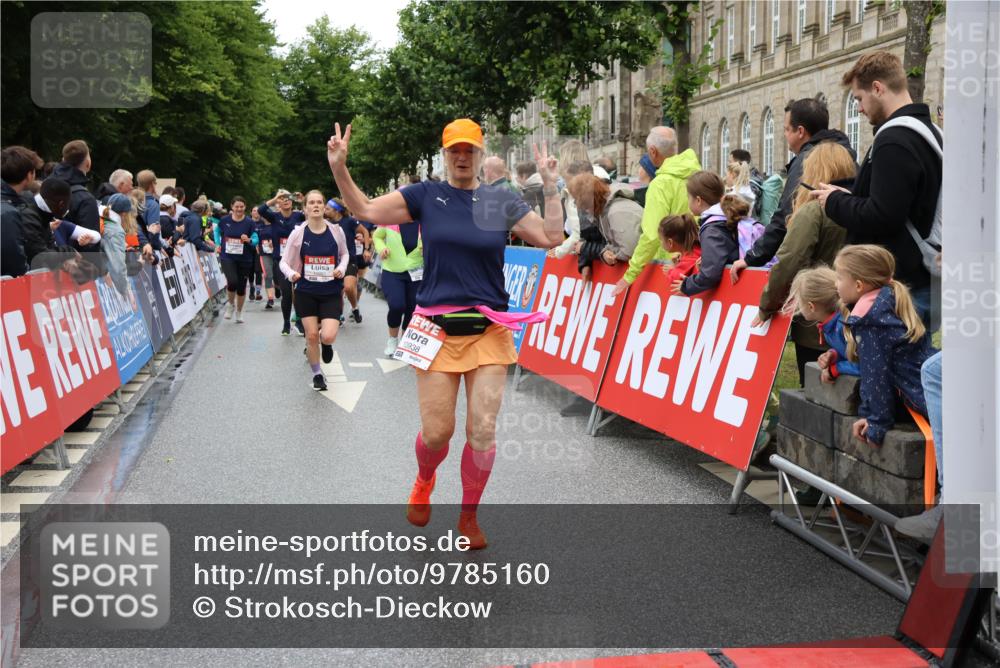 14.06.2026 - REWE Women's Run Strokosch-Dieckow http://msf.ph/oto/9785160 14.06.2026 10:03:42 Ziel 10032, 10268, 10483, 10528, 10529, 10938, 10953, 10983, 11158, 11243 meine-sportfotos.de