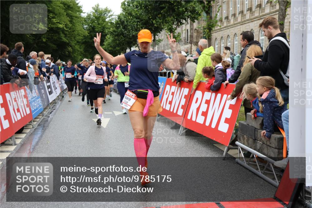 14.06.2026 - REWE Women's Run Strokosch-Dieckow http://msf.ph/oto/9785175 14.06.2026 10:03:42 Ziel 10032, 10268, 10483, 10528, 10529, 10938, 10953, 10983, 11158, 11243 meine-sportfotos.de