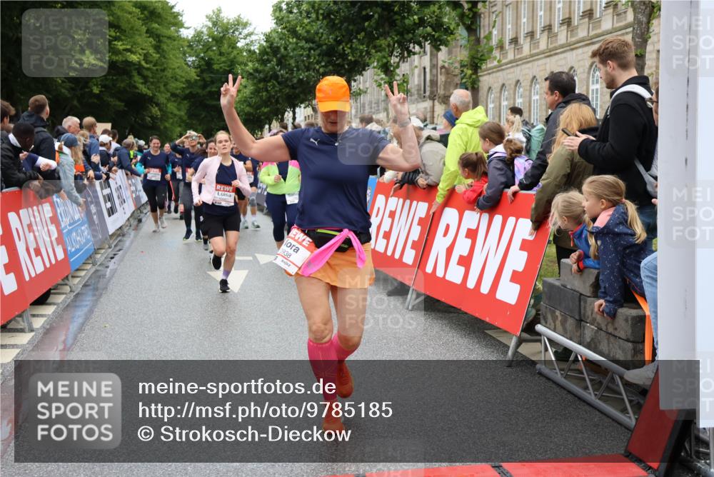 14.06.2026 - REWE Women's Run Strokosch-Dieckow http://msf.ph/oto/9785185 14.06.2026 10:03:42 Ziel 10032, 10268, 10483, 10528, 10529, 10938, 10953, 10983, 11158, 11243 meine-sportfotos.de